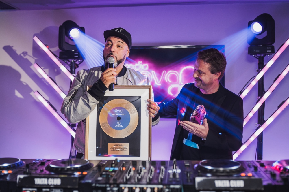 Roger Sanchez празнува 15 години радиошоу Release Yourself на живо в Радио NOVA